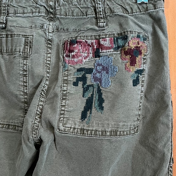 Anthropologie Embroidered pants - Picture 4 of 5